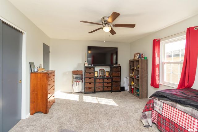 305 DELSHIRE Avenue, Pekin, IL 61554