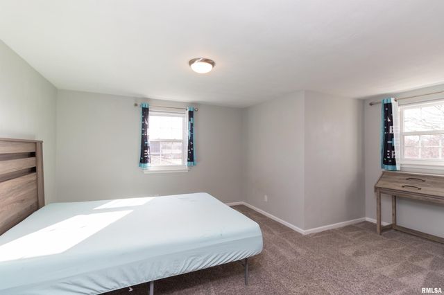 305 DELSHIRE Avenue, Pekin, IL 61554