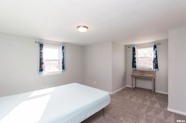 305 DELSHIRE Avenue, Pekin, IL 61554