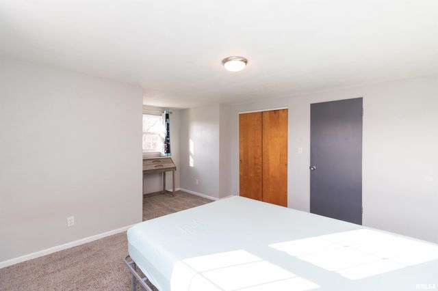 305 DELSHIRE Avenue, Pekin, IL 61554