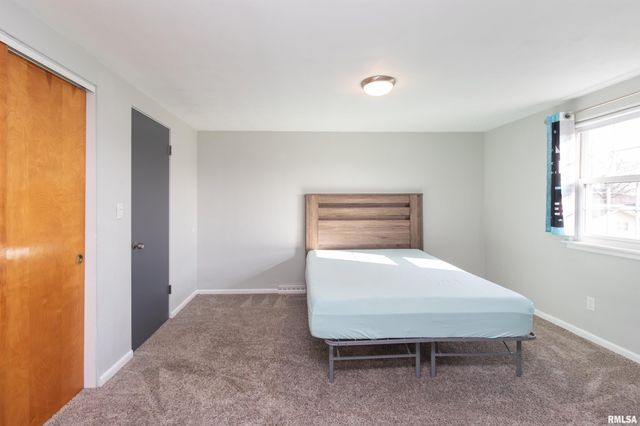 305 DELSHIRE Avenue, Pekin, IL 61554