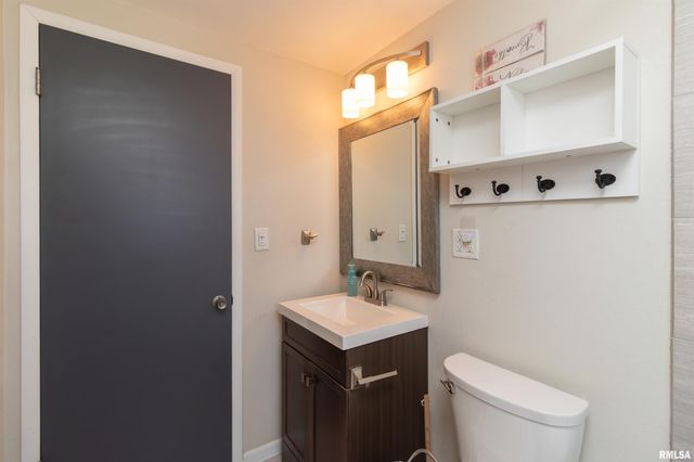 305 DELSHIRE Avenue, Pekin, IL 61554