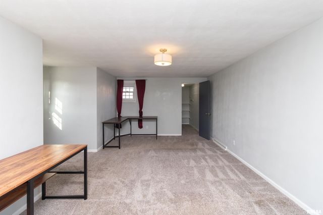 305 DELSHIRE Avenue, Pekin, IL 61554