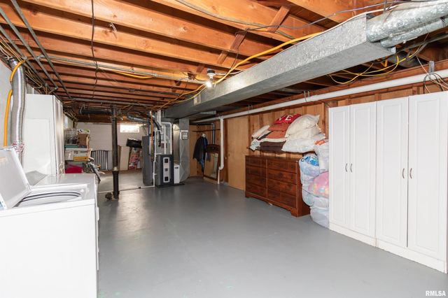 305 DELSHIRE Avenue, Pekin, IL 61554