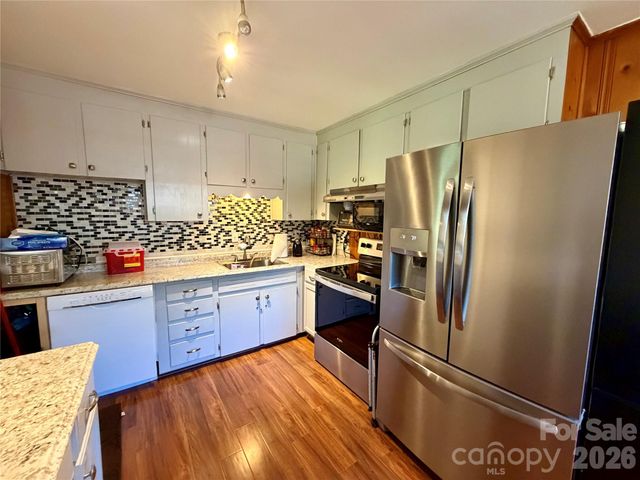 4516 Brooktree Drive, Charlotte, NC 28208