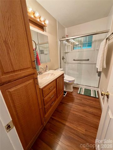 4516 Brooktree Drive, Charlotte, NC 28208