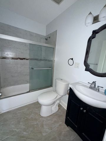 1025 S Austin Boulevard 2N, Chicago, IL 60644