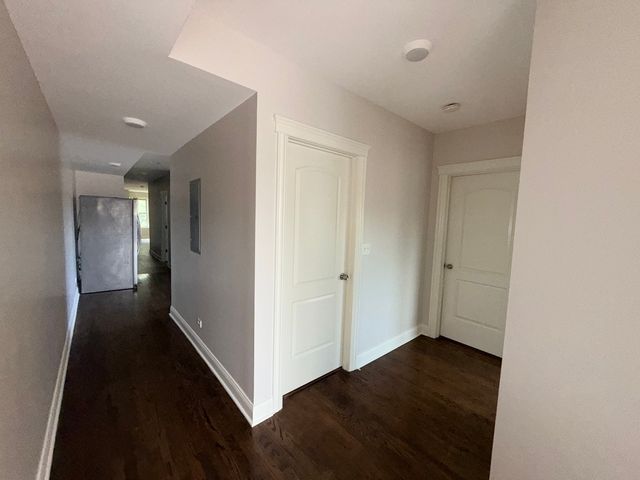 1025 S Austin Boulevard 2N, Chicago, IL 60644