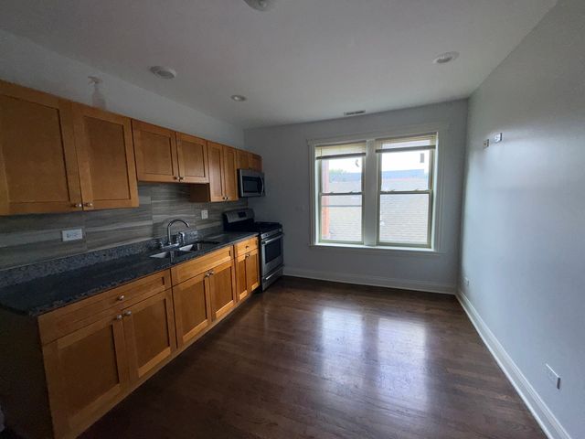 1025 S Austin Boulevard 2N, Chicago, IL 60644