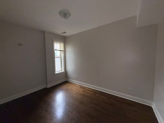 1025 S Austin Boulevard 2N, Chicago, IL 60644