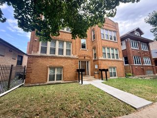 1025 S Austin Boulevard 2N, Chicago, IL 60644