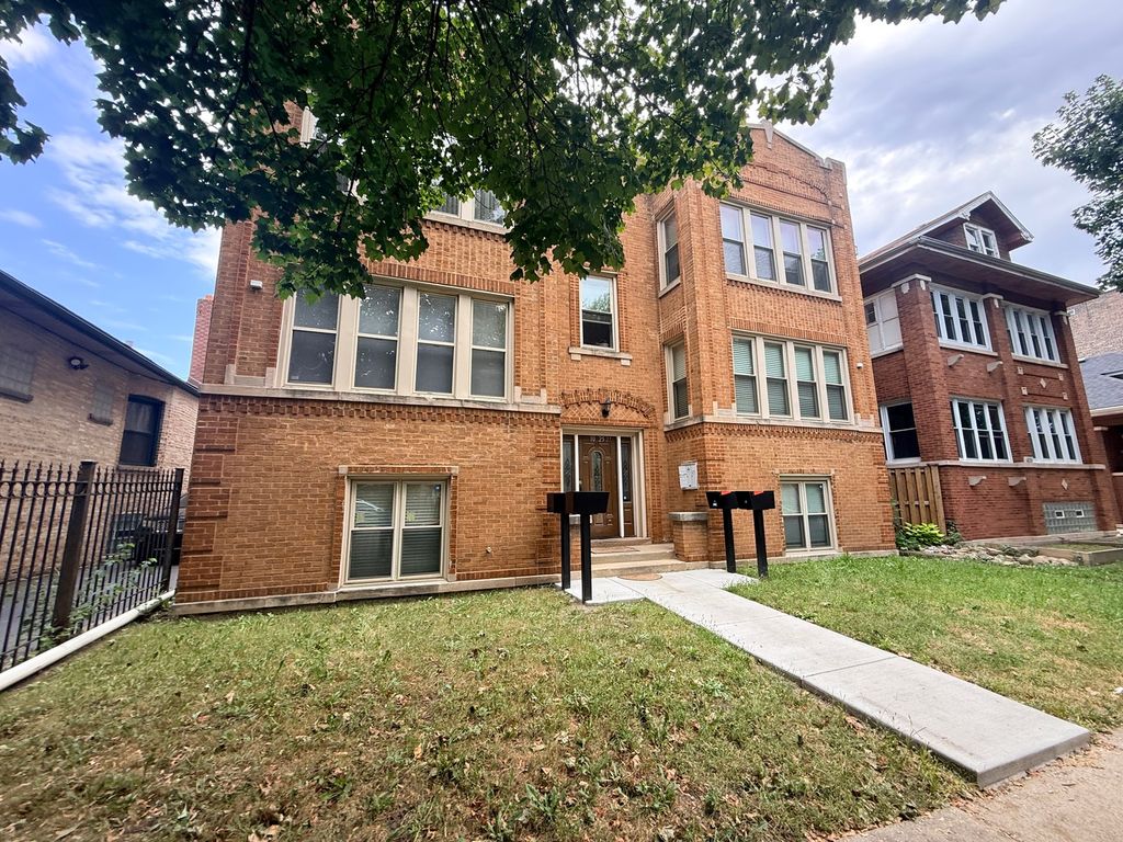 1025 S Austin Boulevard 2N, Chicago, IL 60644