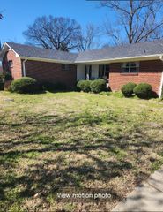 902 HATCHIE AVE, Covington, TN 38019
