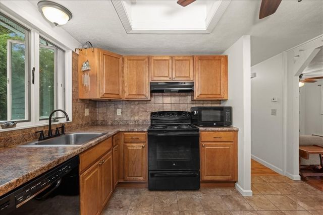 320 Mason Rd Ext, Dudley, MA 01571
