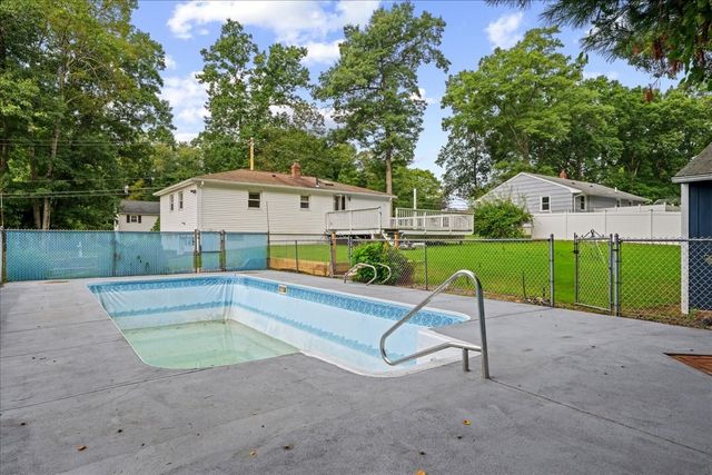 320 Mason Rd Ext, Dudley, MA 01571