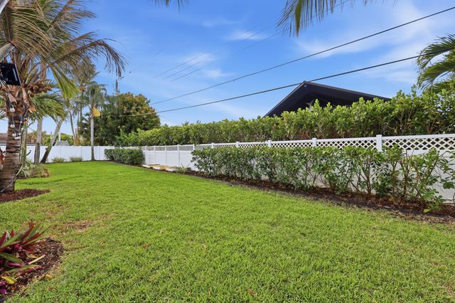 7 River Drive, Tequesta, FL 33469