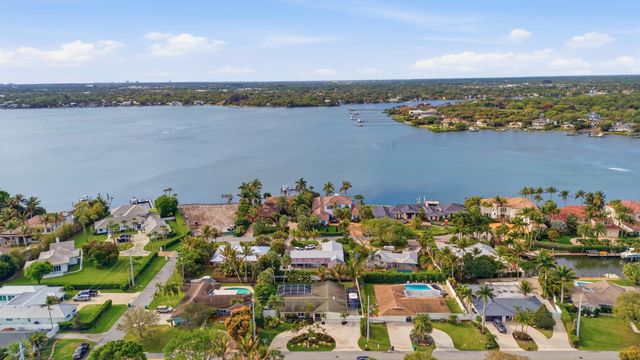 7 River Drive, Tequesta, FL 33469