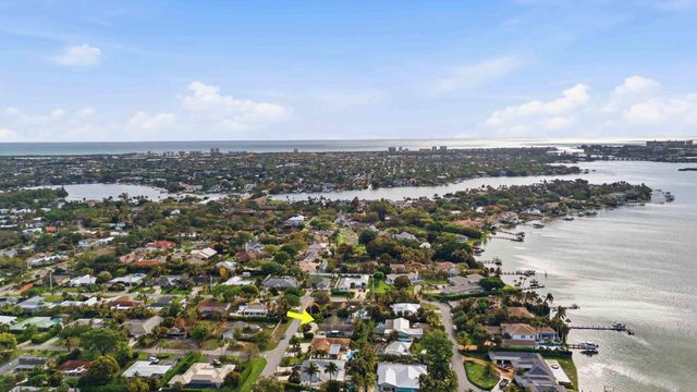 7 River Drive, Tequesta, FL 33469