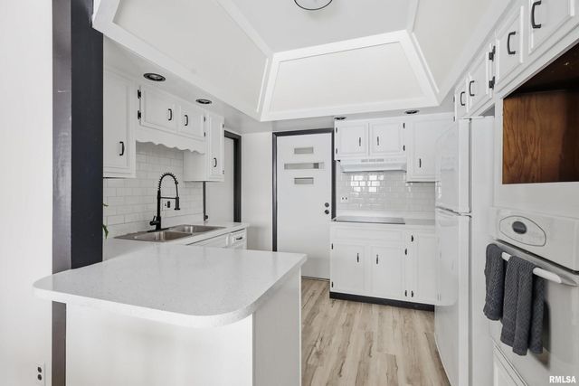 503 W PALACE, Geneseo, IL 61254