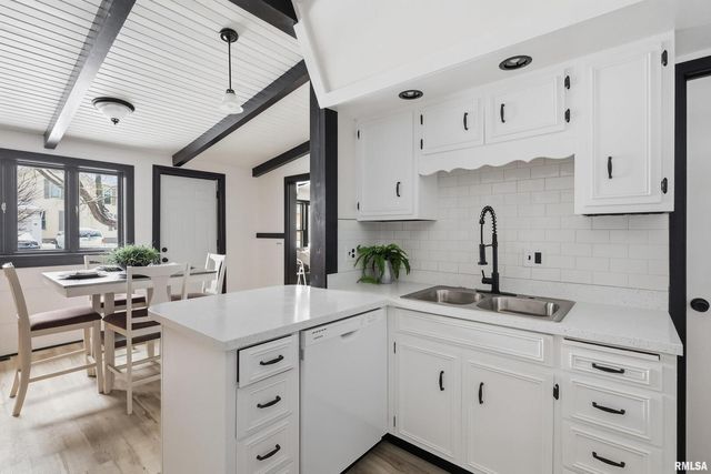 503 W PALACE, Geneseo, IL 61254