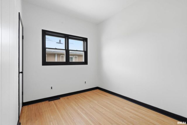 503 W PALACE, Geneseo, IL 61254