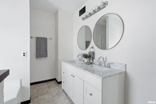 503 W PALACE, Geneseo, IL 61254