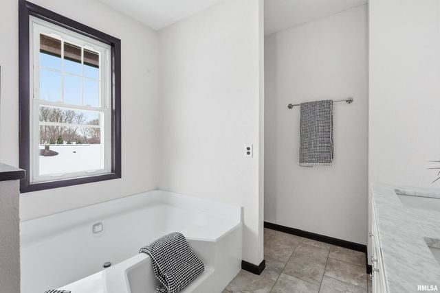 503 W PALACE, Geneseo, IL 61254