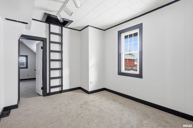 503 W PALACE, Geneseo, IL 61254