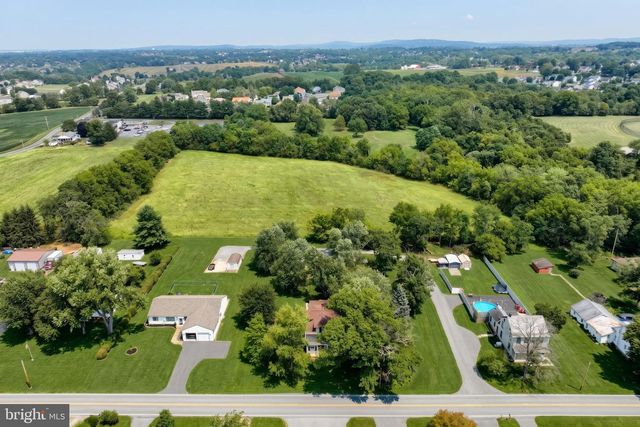 2613 BROAD ST, York, PA 17408
