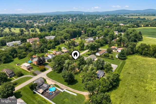 2613 BROAD ST, York, PA 17408