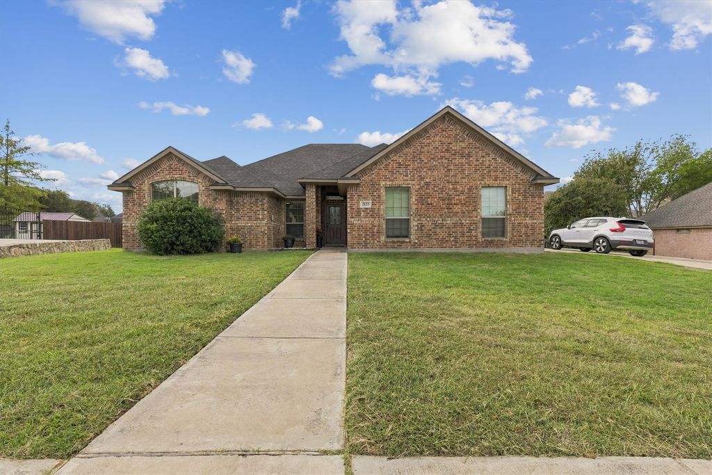 2122 Valley Drive, Weatherford, TX 76087 — exterior