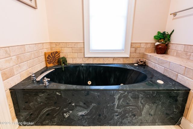 4703 Grand Dell Dr, Crestwood, KY 40014