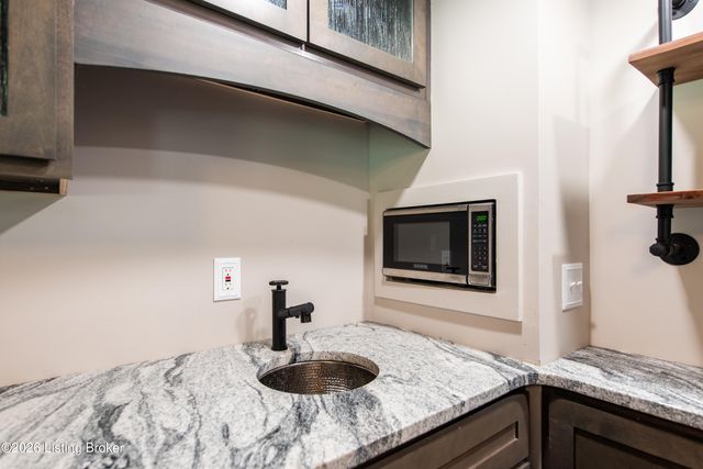 4703 Grand Dell Dr, Crestwood, KY 40014