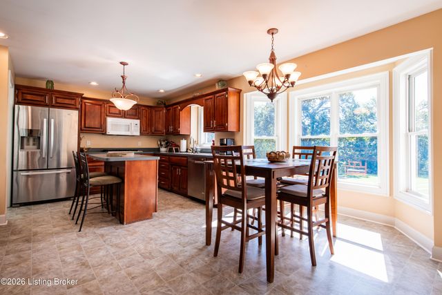 4703 Grand Dell Dr, Crestwood, KY 40014