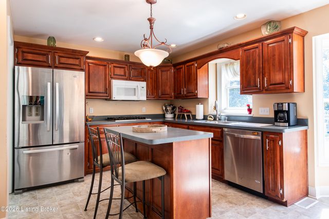 4703 Grand Dell Dr, Crestwood, KY 40014