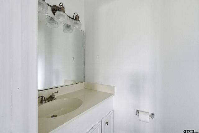 7296 E Panorama Dr, Frankston, TX 75763