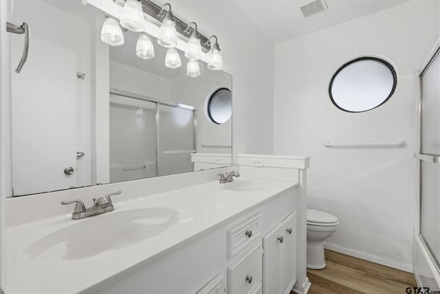 7296 E Panorama Dr, Frankston, TX 75763