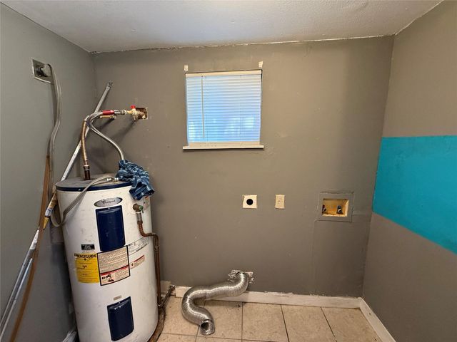 909 E Market ST, Lockhart, TX 78644