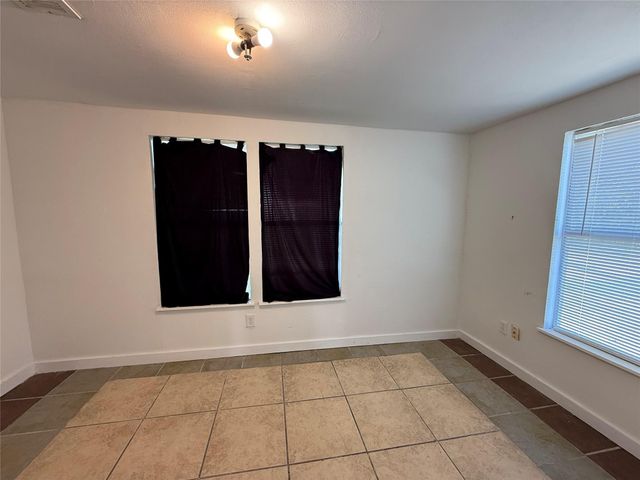 909 E Market ST, Lockhart, TX 78644