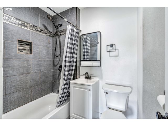 1629 7TH Ave, Longview, WA 98632