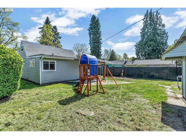 1629 7TH Ave, Longview, WA 98632