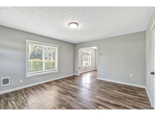 1629 7TH Ave, Longview, WA 98632