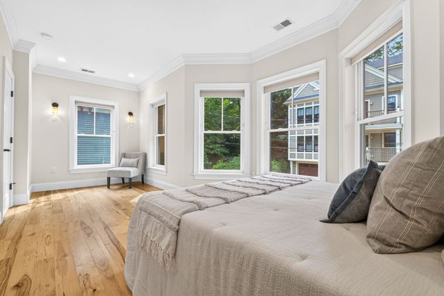 30 Chestnut Sq 30, Boston, MA 02130