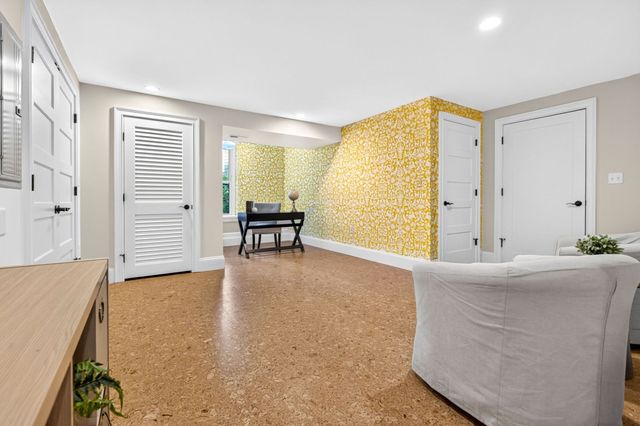 30 Chestnut Sq 30, Boston, MA 02130