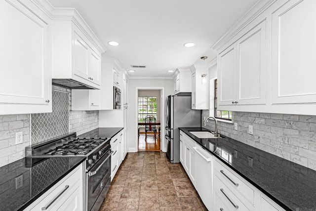 5003 Mobile Dr, Baton Rouge, LA 70817