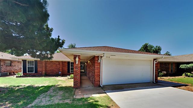 1316 Chimney Hill Road, Yukon, OK 73099