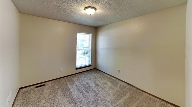 1316 Chimney Hill Road, Yukon, OK 73099