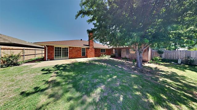 1316 Chimney Hill Road, Yukon, OK 73099