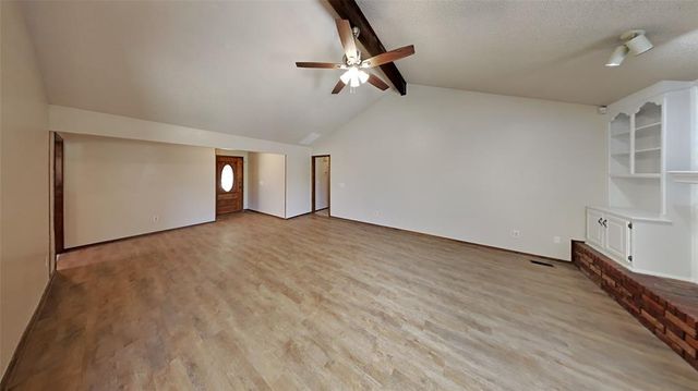 1316 Chimney Hill Road, Yukon, OK 73099