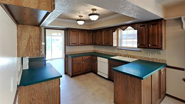 1316 Chimney Hill Road, Yukon, OK 73099